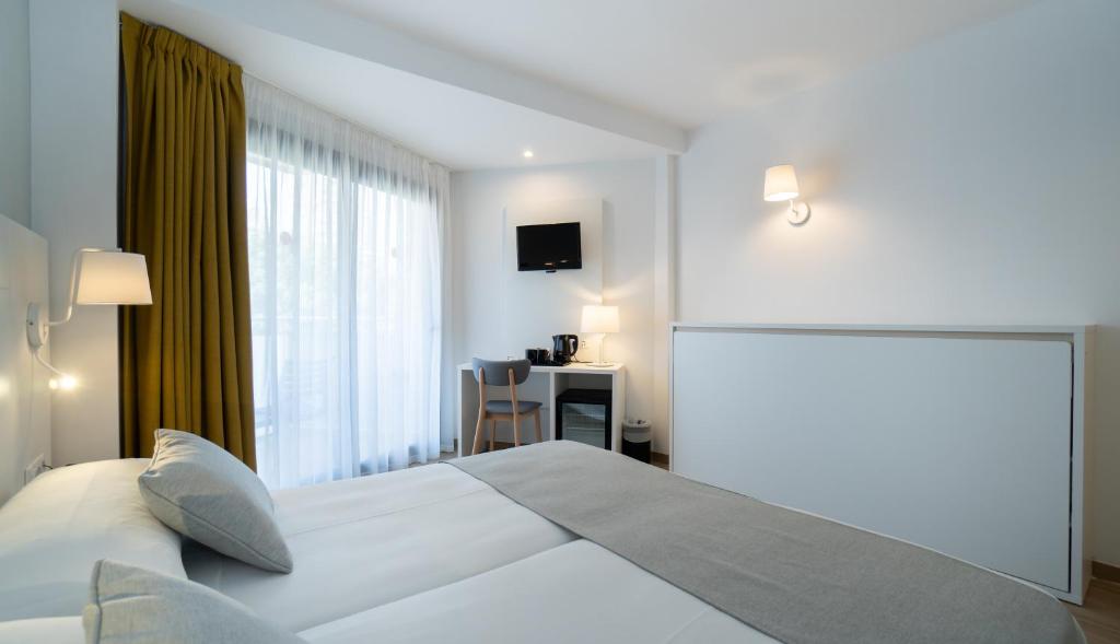 
Double Room (2 Adults + 1 Child)
