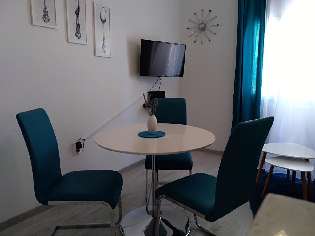 TV a/nebo společenská místnost v ubytování Apartments & Rooms Vitt