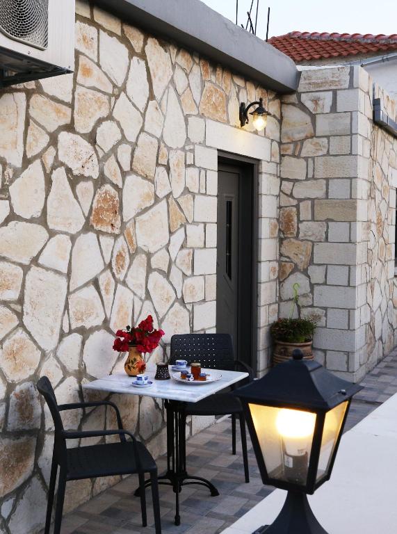 Patio alebo iná vonkajšia časť ubytovania Archontiko Haris