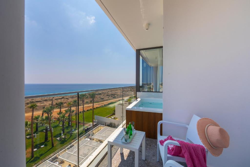 Leonardo Crystal Cove Hotel & Spa – Adults only - Suite Junior Avec Vue Sur La Mer Et Bain Spa