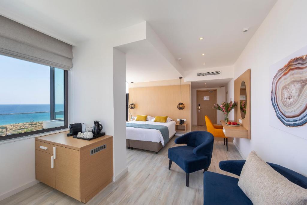 Leonardo Crystal Cove Hotel & Spa – Adults only - Junior Süit - Deniz Manzaralı Ve Spa Banyolu