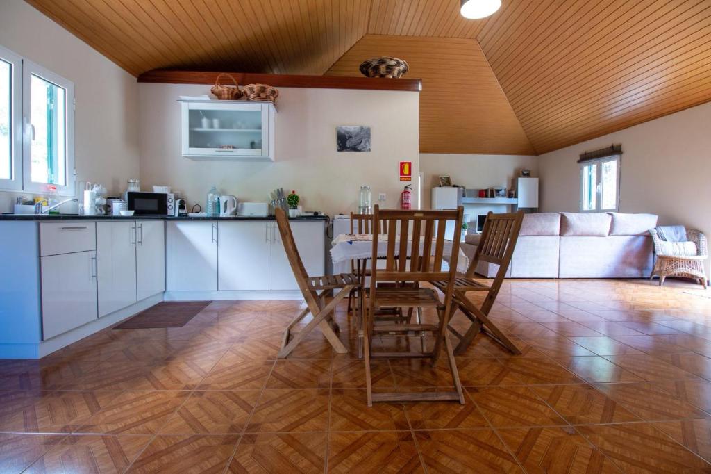 Kuchyň nebo kuchyňský kout v ubytování Danny's Rural Suite
