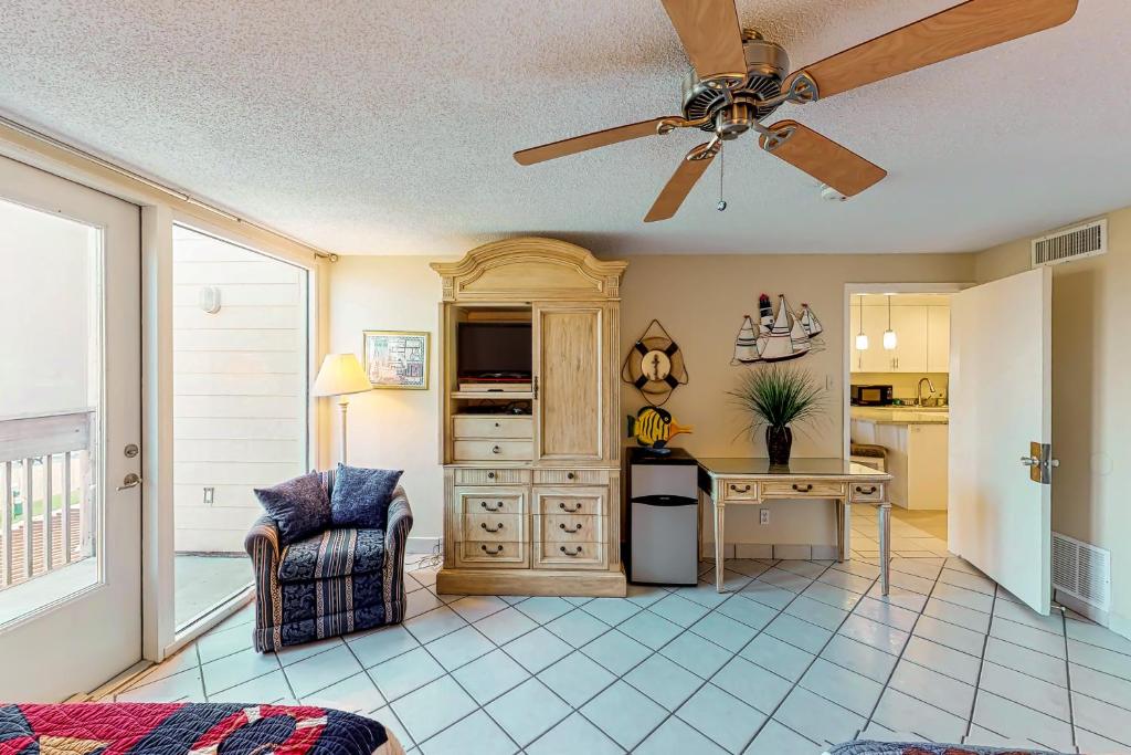 a living room with a ceiling fan and a desk at Solare Garden Villa #773 in South Padre Island