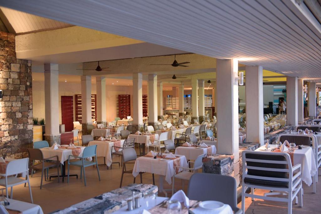 Restaurace v ubytování Anelia Resort & Spa