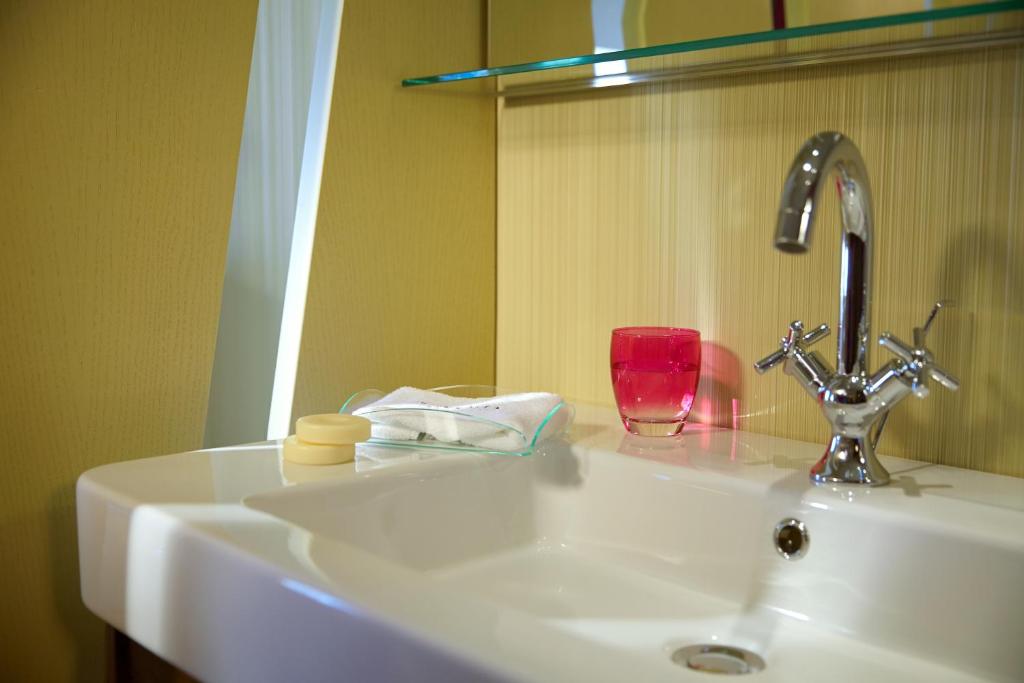 Un baño de Bohemia Suites & Spa - Adults Only