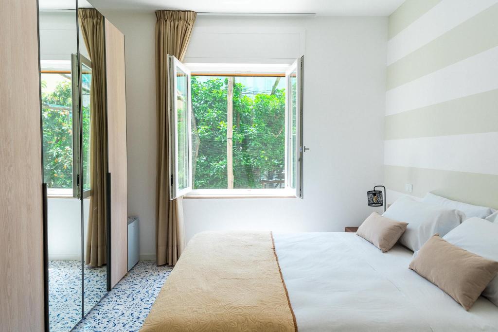 Postel nebo postele na pokoji v ubytování LUXURY NAPOLITANO