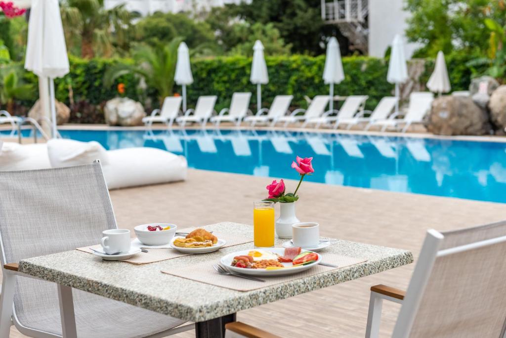 Bazén v ubytování Palm Beach Hotel - Adults only nebo v jeho okolí