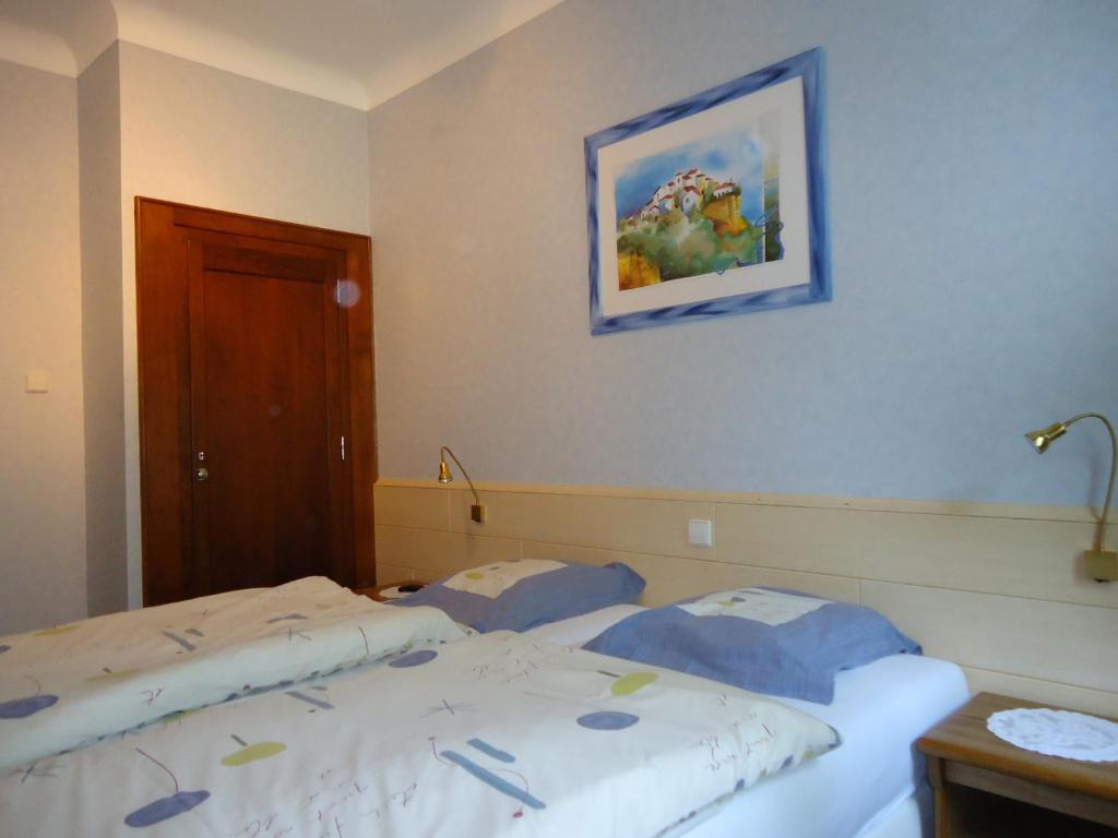 Postel nebo postele na pokoji v ubytování Hostellerie de la Vallée