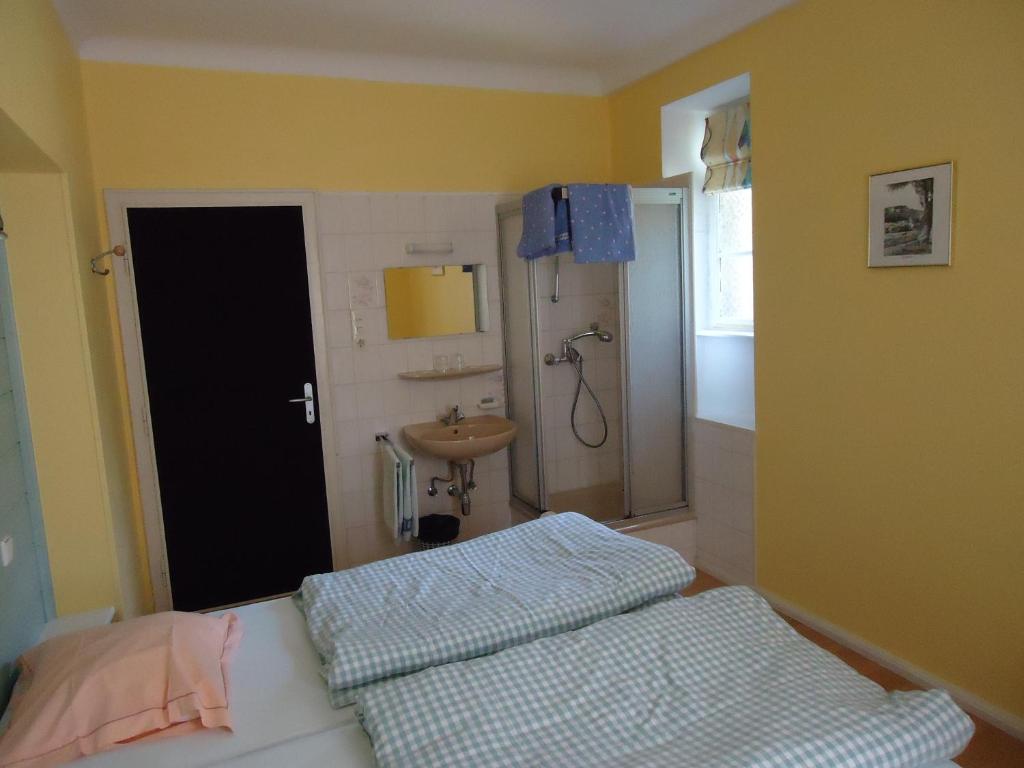 Postel nebo postele na pokoji v ubytování Hostellerie de la Vallée