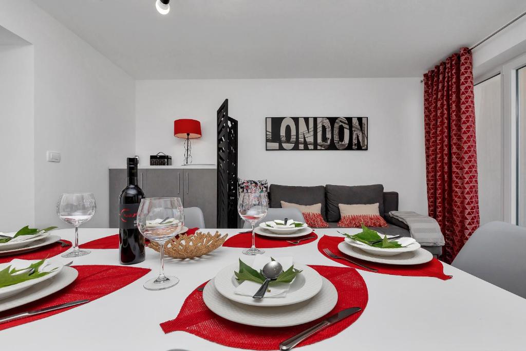 Fotografie z fotogalerie ubytování Apartments Strada Tučepi v Tučepi