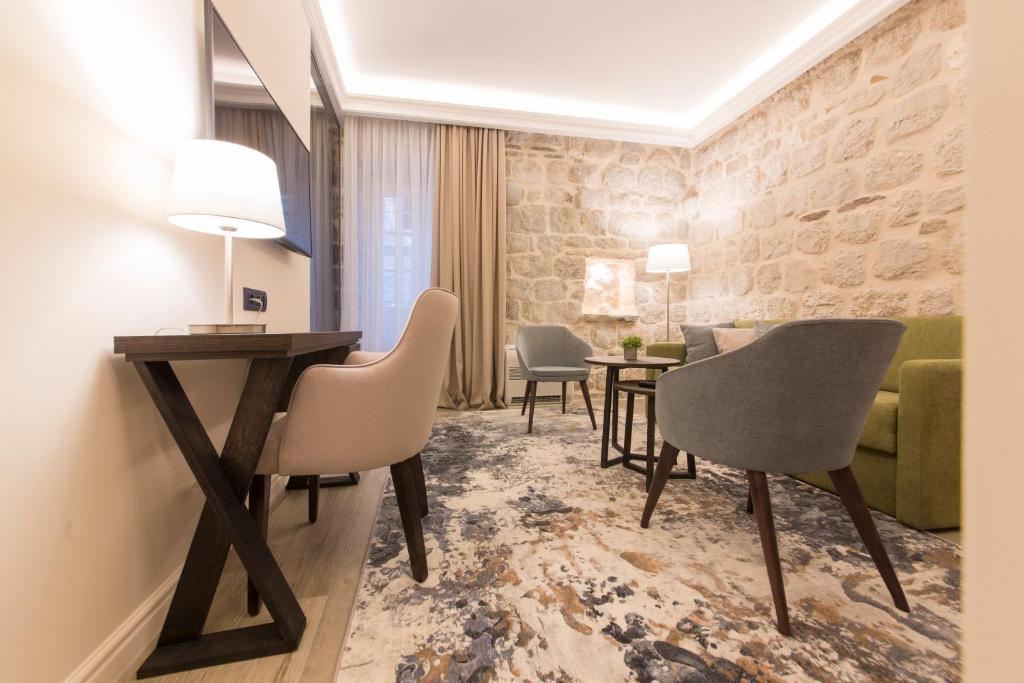 Posezení v ubytování Heritage Hotel Leon Coronato