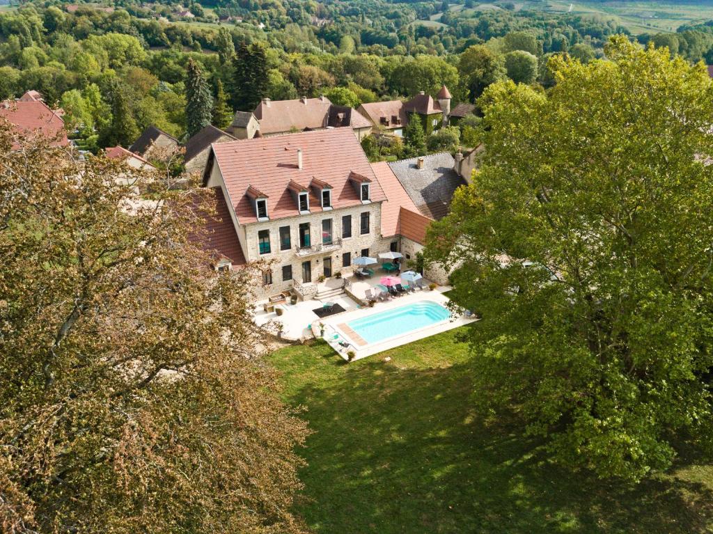 Bazén v ubytování Le 49 Côté Parc & SPA nebo v jeho okolí
