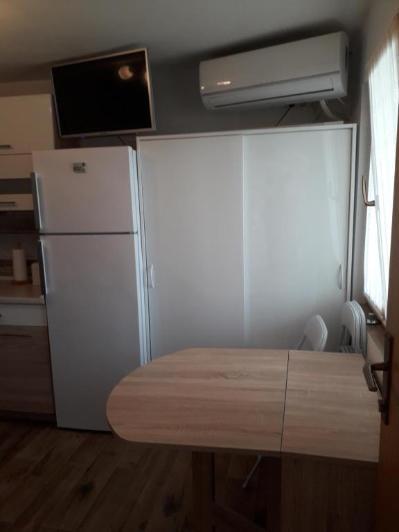 Kuchyňa alebo kuchynka v ubytovaní Apartmani MATKO
