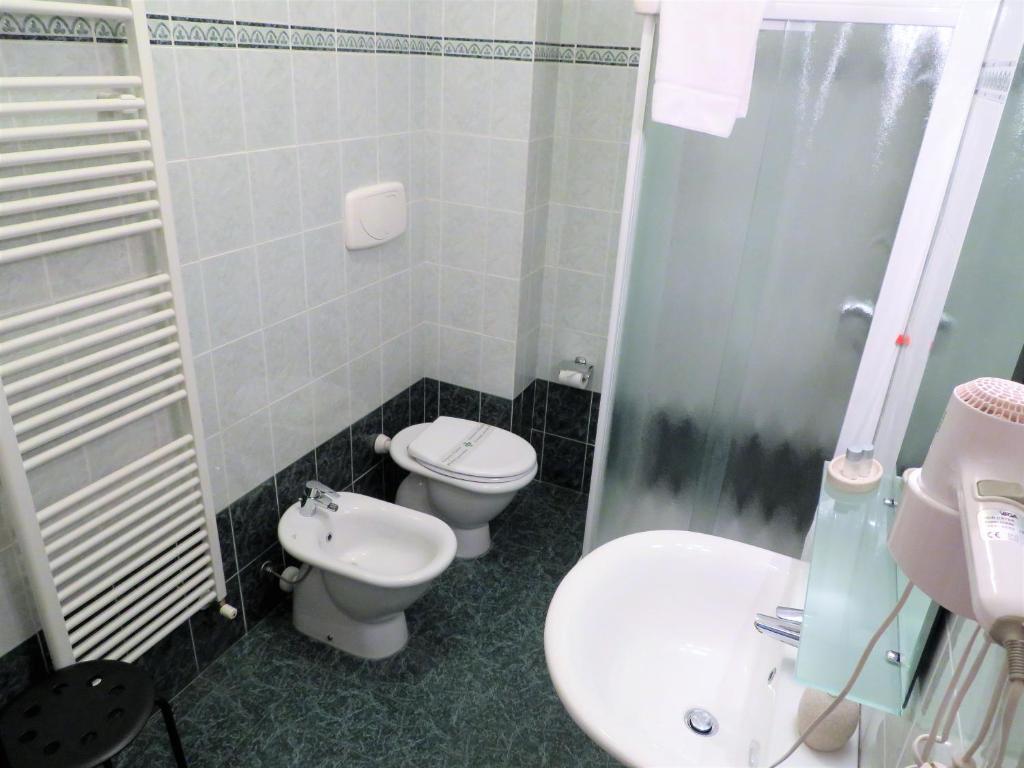 Łazienka w obiekcie Verona Class ApartHotel "Residenze del Cuore"