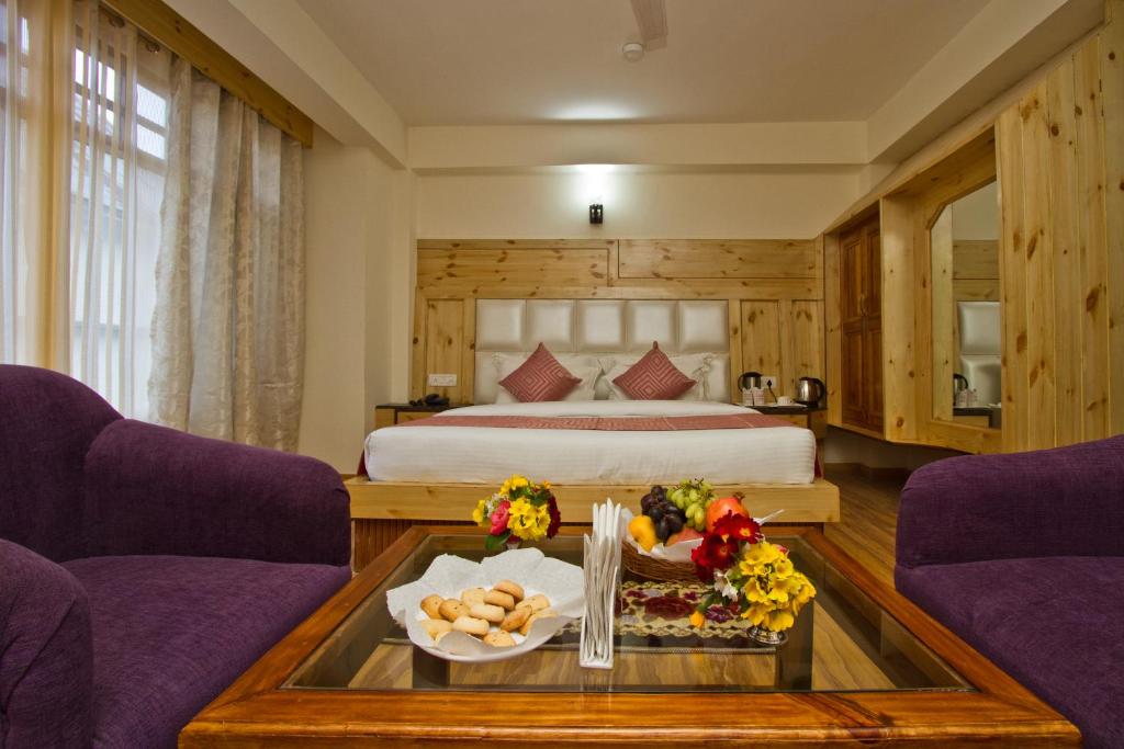 Letto o letti in una camera di Hotel Hayer Regency