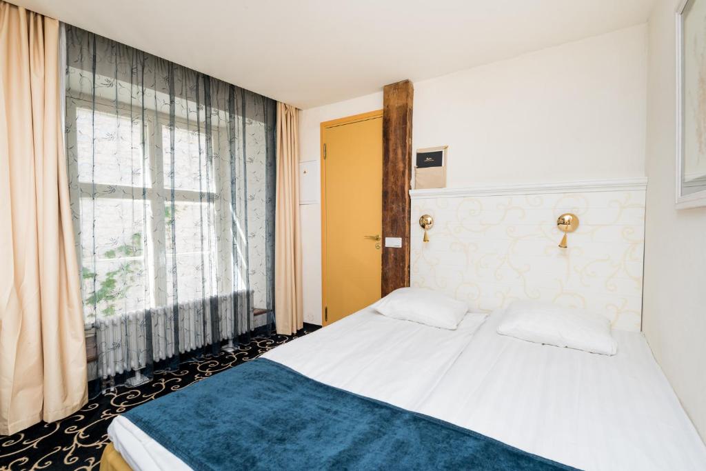 Meriton Old Town Garden Hotel - Standard Double Or Twin Room With Free Parking