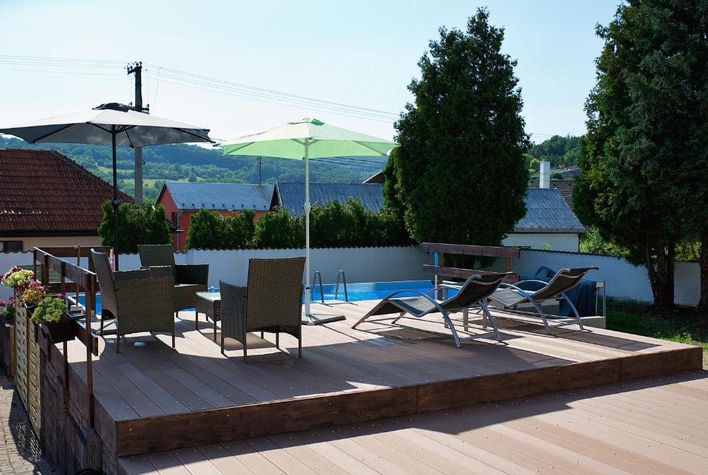 Nespecifikovaný výhled na hory nebo výhled na hory při pohledu z aparthotelu