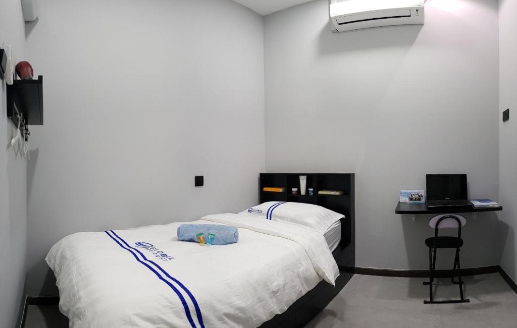 Postel nebo postele na pokoji v ubytování Global Residency