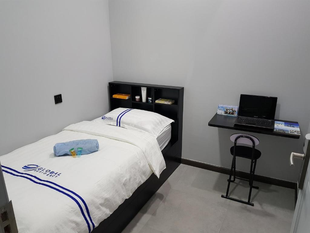Postel nebo postele na pokoji v ubytování Global Residency