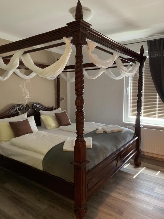 Postel nebo postele na pokoji v ubytování Hotel Bannewitz B&B