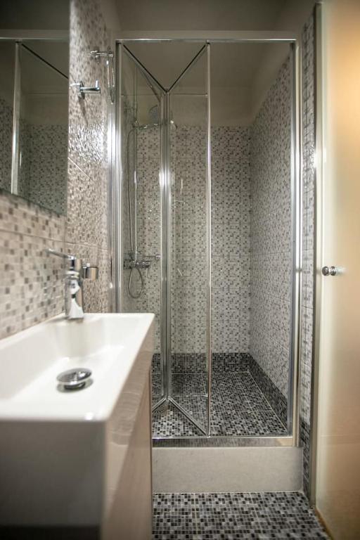 Fotografie z fotogalerie ubytování Luxurious 4 bdrm+3 bath Apt in the heart of Athens v Aténách