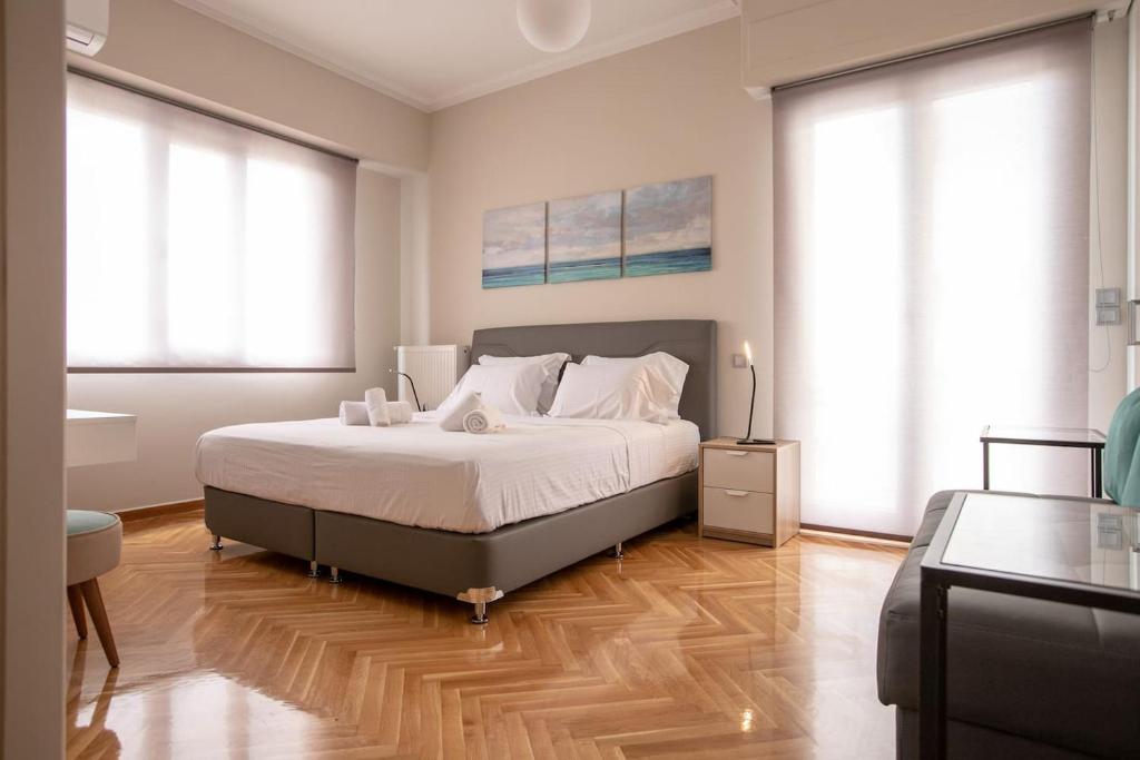 Fotografie z fotogalerie ubytování Luxurious 4 bdrm+3 bath Apt in the heart of Athens v Aténách