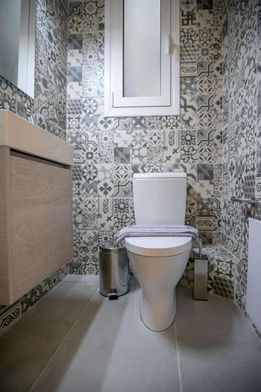 Fotografie z fotogalerie ubytování Luxurious 4 bdrm+3 bath Apt in the heart of Athens v Aténách