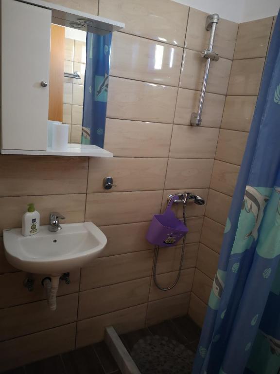 Łazienka w obiekcie Apartment Alexis Armeno