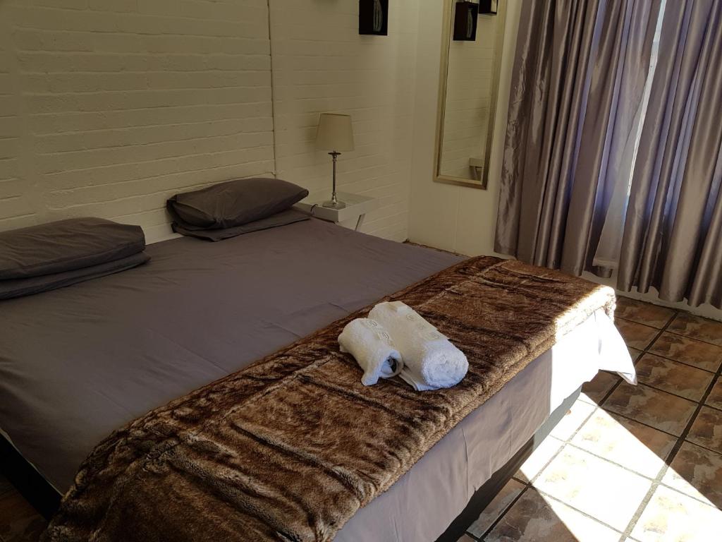 Kgosi Lodge - Standard Double Room