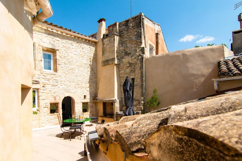 La Vermeillade Maxi-Jacuzzi & Terrasse privés à 7 mn de Sommières - Two-Bedroom House