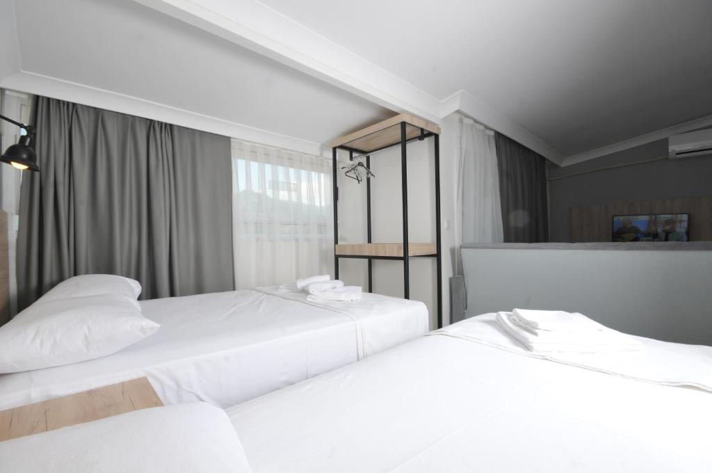 Postel nebo postele na pokoji v ubytování Club Sema Suite Hotel