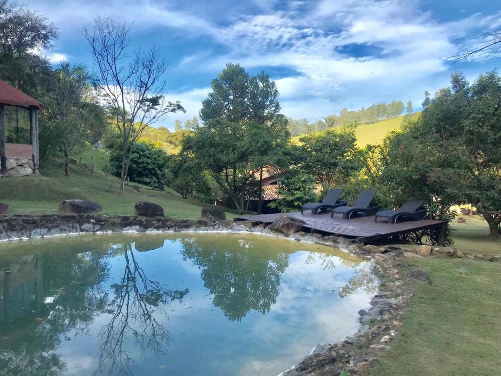 A piscina localizada em Pousada Recanto da Siriema ou nos arredores