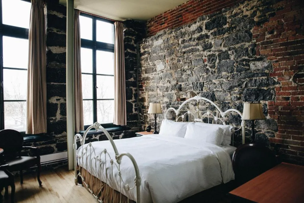 Auberge du Vieux Port by Gray Collection in Montréal
