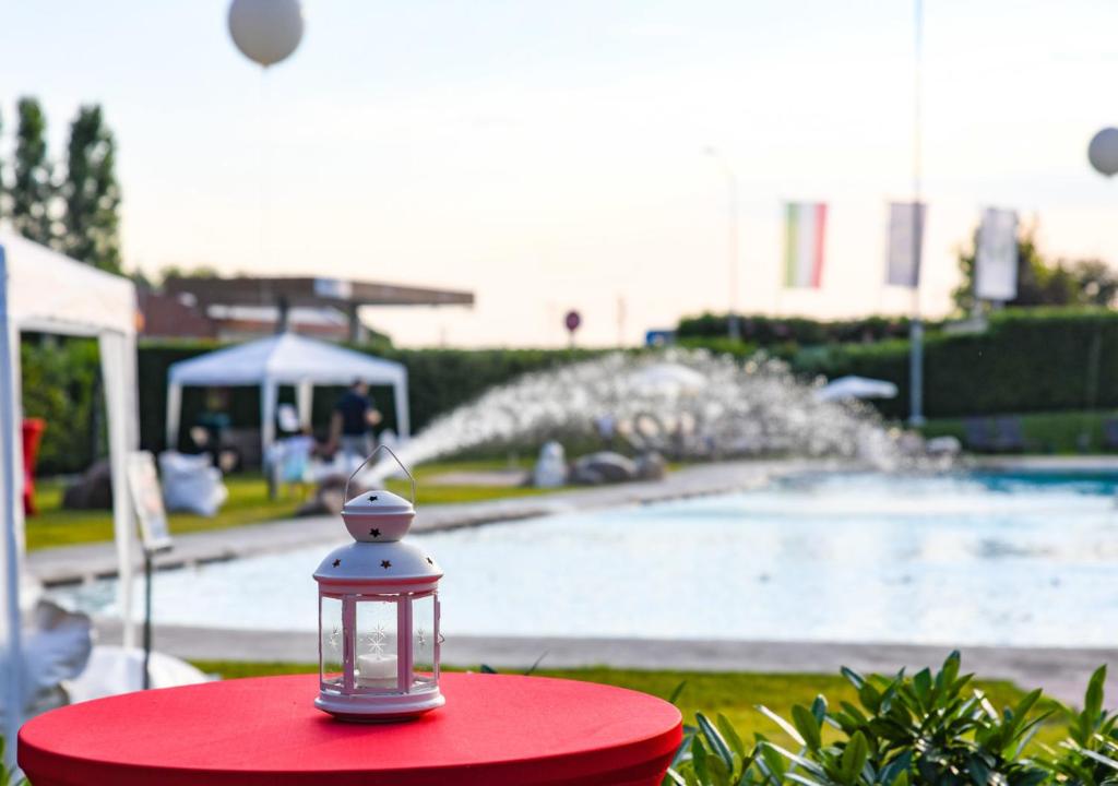 Bazén v ubytování TH Lazise - Hotel Parchi Del Garda nebo v jeho okolí