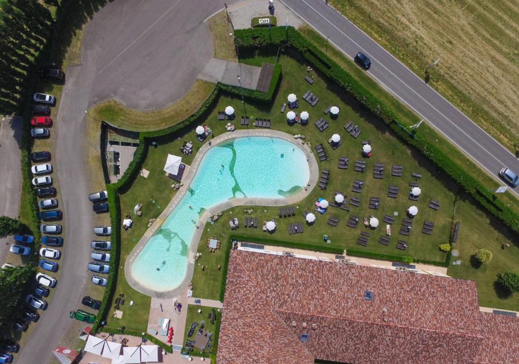 Bazén v ubytování TH Lazise - Hotel Parchi Del Garda nebo v jeho okolí