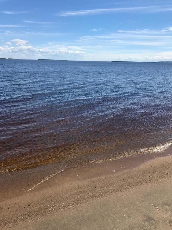 a body of water with a sandy beach and the ocean at Auberge Lac St-Jean Phase 2 in Roberval