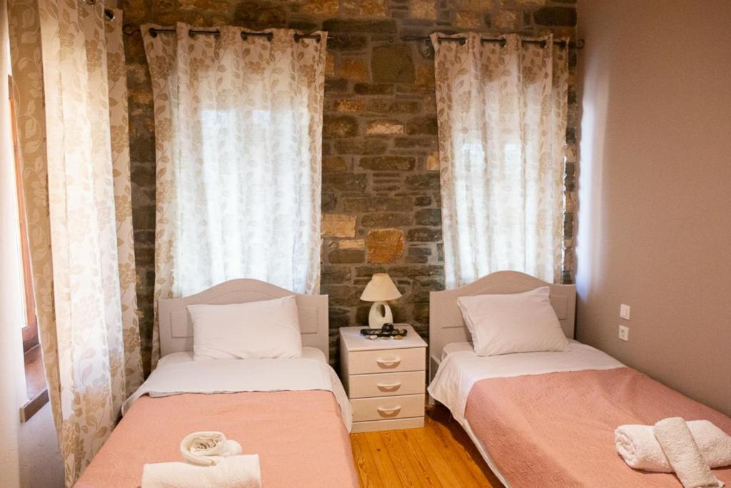 Postel nebo postele na pokoji v ubytování To Archontiko tis Nikis