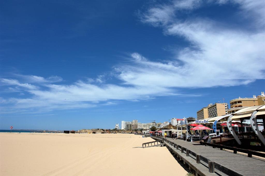 Een strand bij of vlak bij het hotel