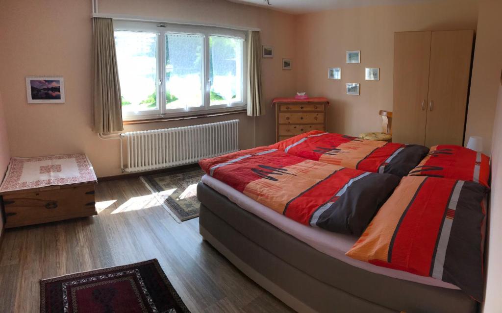 a bedroom with a large bed and a window at Am Ufer in Davos