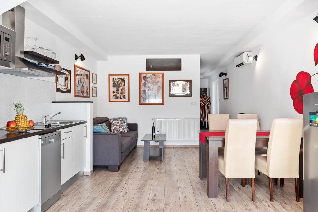 Apartments Marina - 11