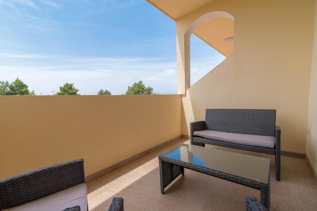 En balkon eller terrasse på Apartman Burčul