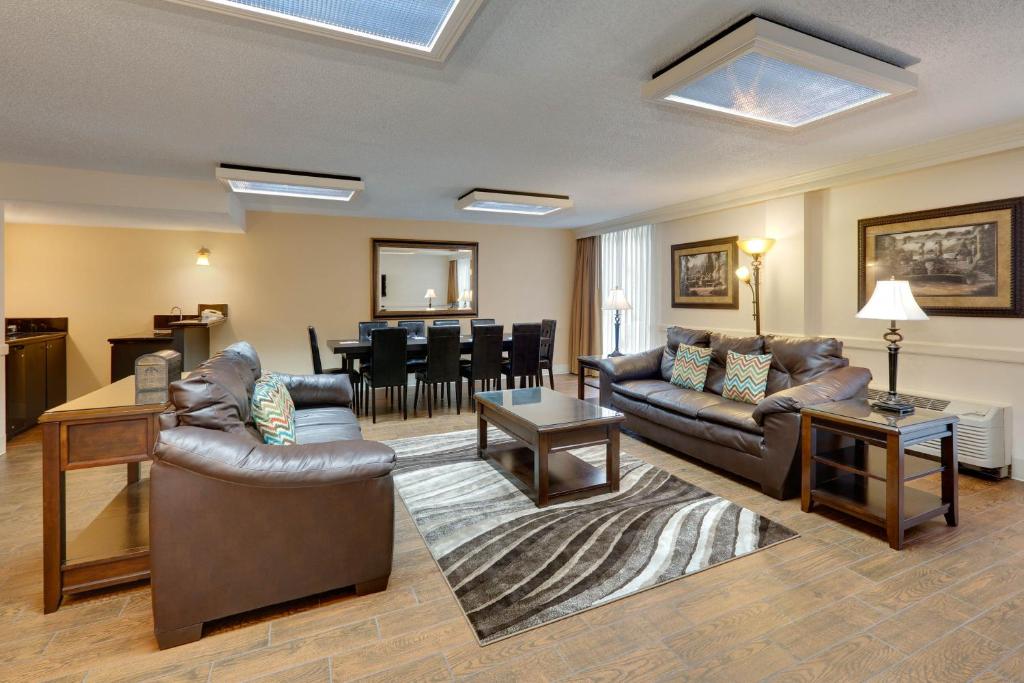 Wyndham Riverfront Hotel - Suite Salón Con Sofá Cama - No Fumadores
