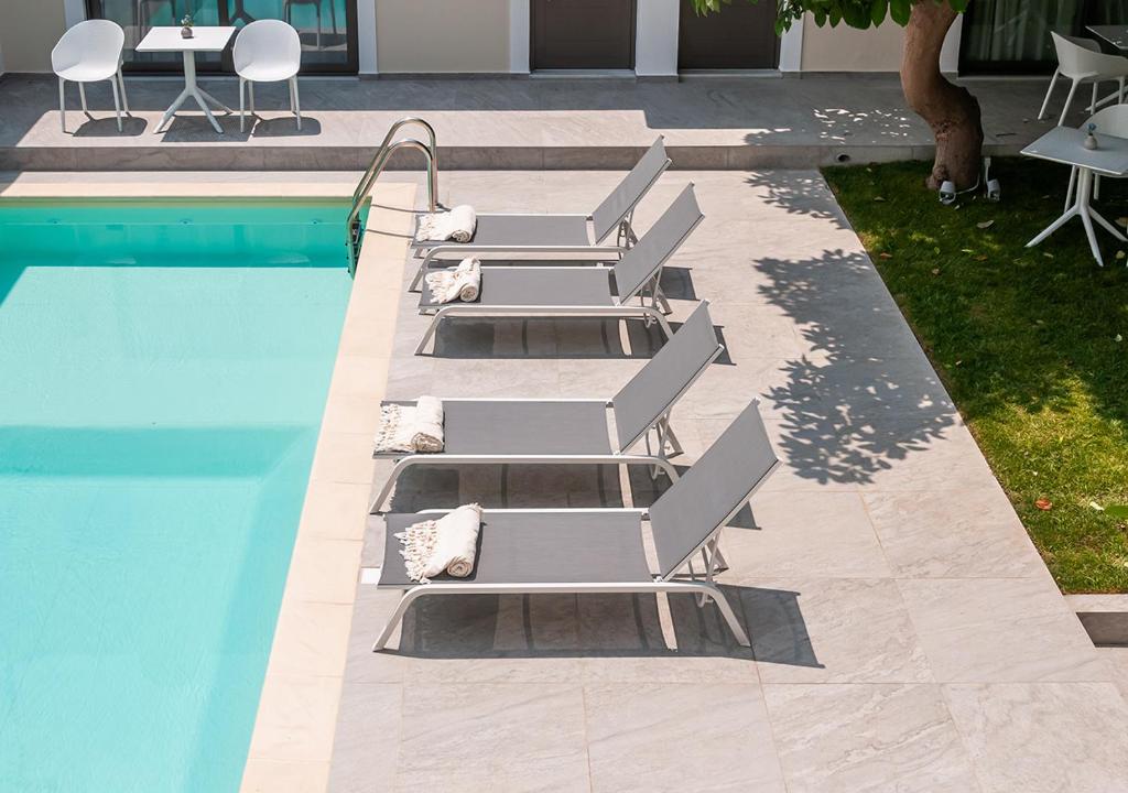 Bazén v ubytování Epavli Boutique Hotel nebo v jeho okolí