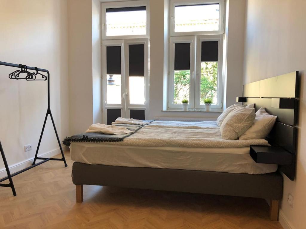Postel nebo postele na pokoji v ubytování #VisitLublin Apartments City Center Narutowicza