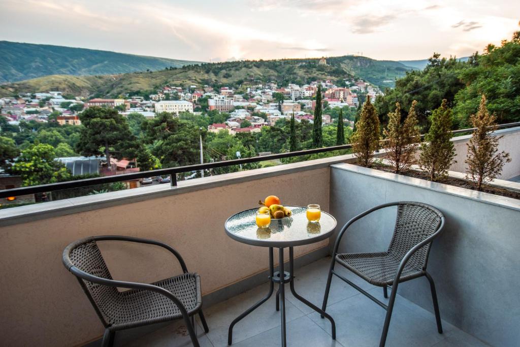 Nespecifikovaný výhled na hory nebo výhled na hory při pohledu z hotelu
