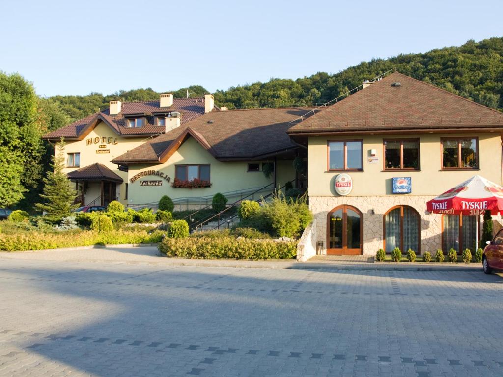Budynek, w którym mieści się hotel