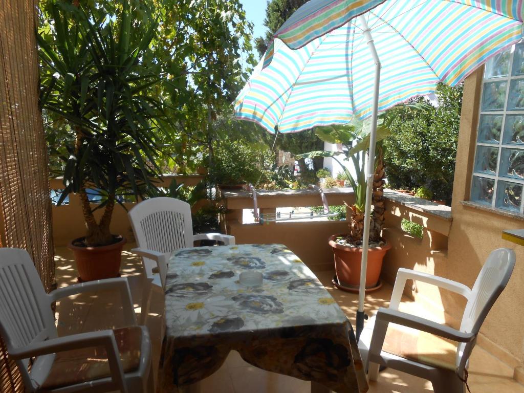 Ogród w obiekcie Apartments Novalja