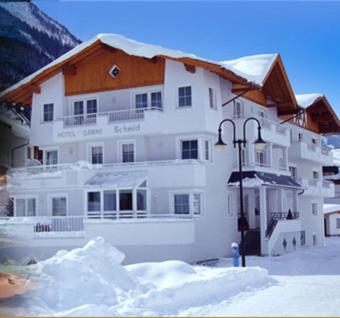 Hotel Garni Schmid during the winter