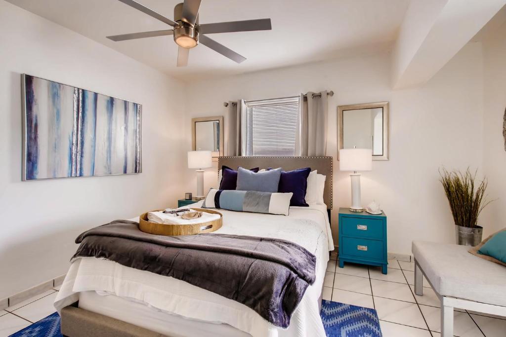 Ένα ή περισσότερα κρεβάτια σε δωμάτιο στο Designed Private Suites in Miami