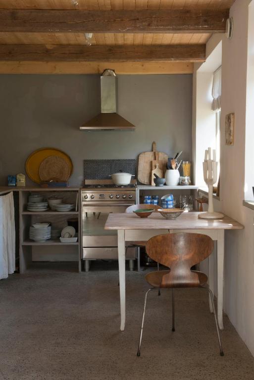 Kuchyň nebo kuchyňský kout v ubytování Harrys Hardware Home